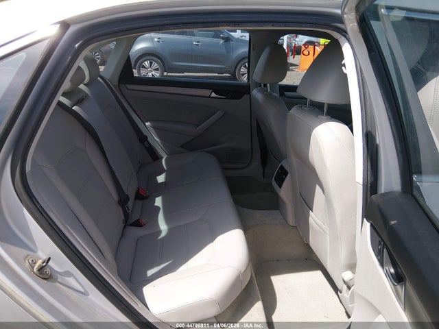 2014 Volkswagen Passat 1.8t Se მანქანა იყიდება აუქციონზე, vin: 1VWBS7A34EC044140, აუქციონის ნომერი: 44798911