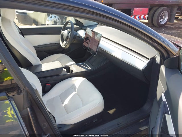 2021 Tesla Model 3 Long Range Dual Motor All-wheel Drive მანქანა იყიდება აუქციონზე, vin: 5YJ3E1EB1MF855117, აუქციონის ნომერი: 44799025