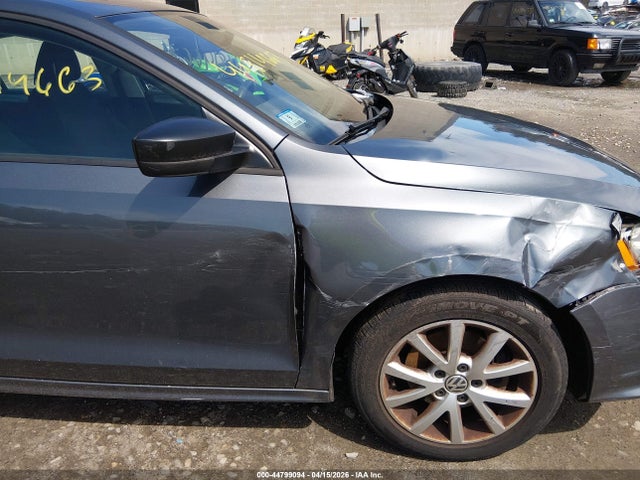 44799094 :رقم المزاد ، 3VWD17AJ2FM239986 vin ، 2015 Volkswagen Jetta 1.8t Se مزاد بيع