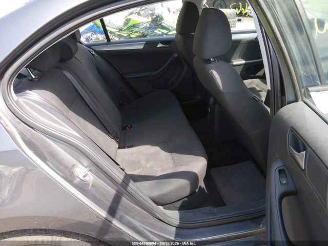 44799094 :رقم المزاد ، 3VWD17AJ2FM239986 vin ، 2015 Volkswagen Jetta 1.8t Se مزاد بيع