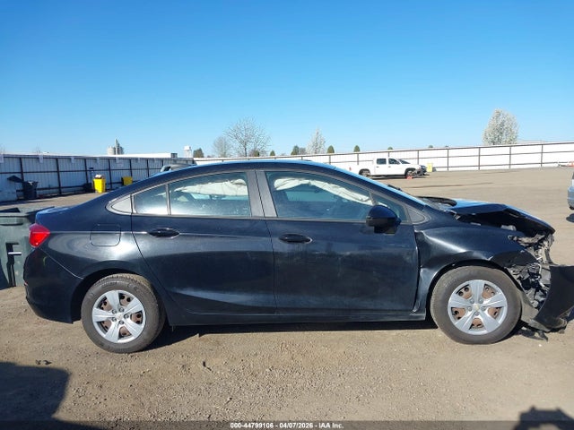 1G1BC5SM0J7137776 Chevrolet Cruze Ls Auto