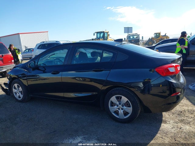 1G1BC5SM0J7137776 Chevrolet Cruze Ls Auto