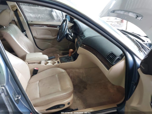 44799138 :رقم المزاد ، WBAAV53431FJ69023 vin ، 2001 Bmw 330i مزاد بيع