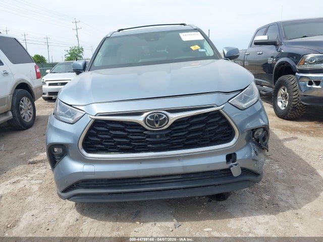Toyota Highlander Limited 2022 5TDYZRAH6NS110816 Image 12