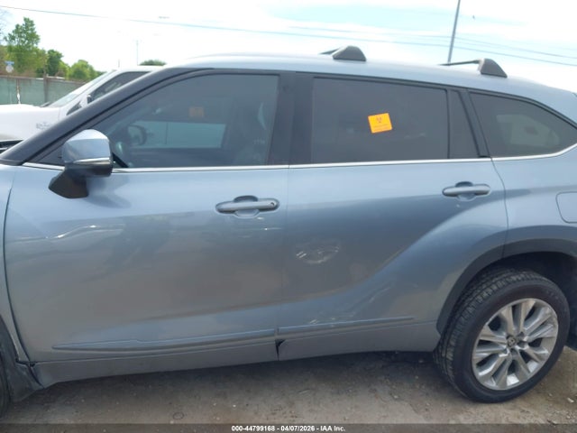 Toyota Highlander Limited 2022 5TDYZRAH6NS110816 Image 14