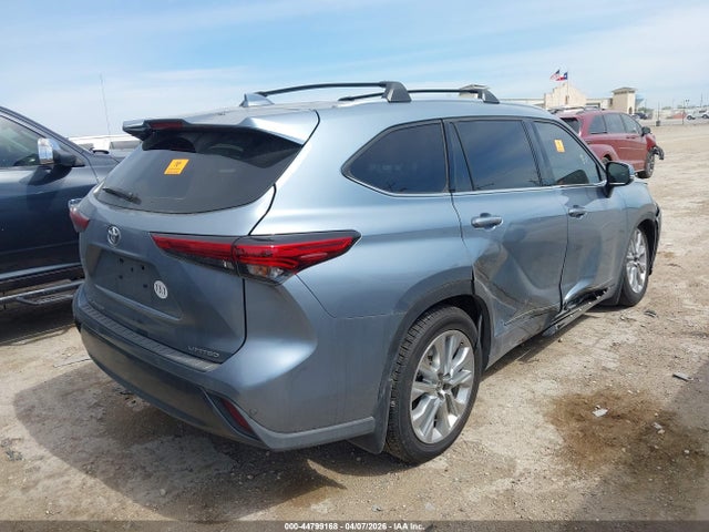 Toyota Highlander Limited 2022 5TDYZRAH6NS110816 Image 4