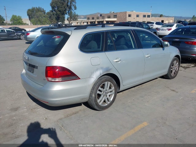 44799234 :رقم المزاد ، 3VWPX7AJ8BM606153 vin ، 2011 Volkswagen Jetta Sportwagen 2.5l S/2.5l Se مزاد بيع
