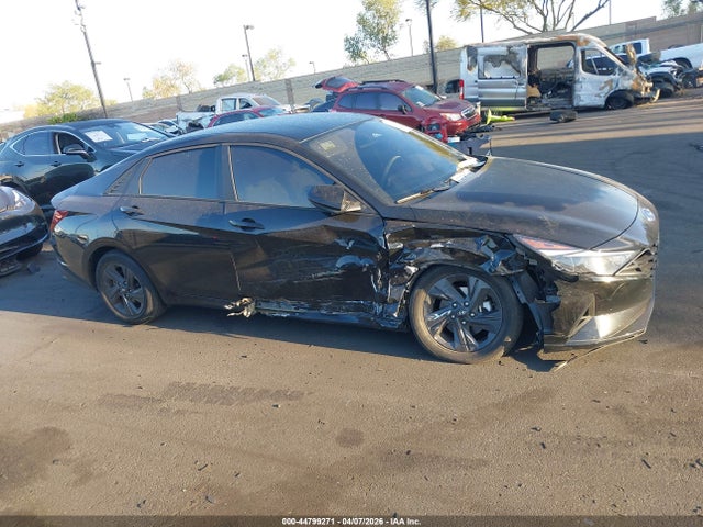 KMHLM4AGXPU602066 Hyundai ELANTRA SEL