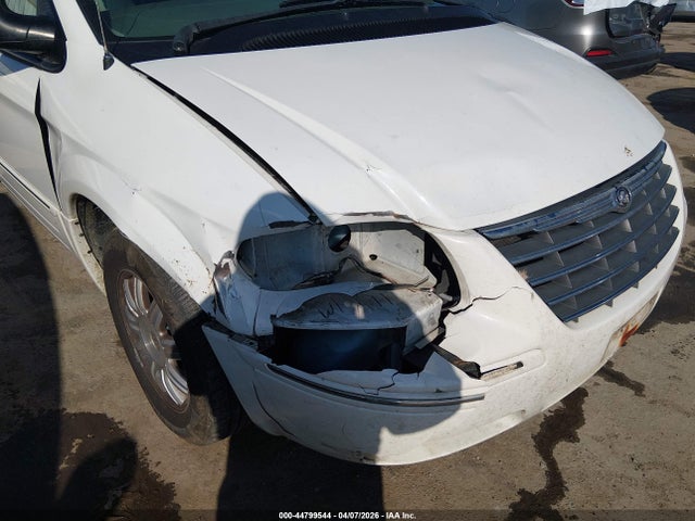 Продажа на аукционе авто 2005 Chrysler Town & Country Touring, vin: 2C4GP54L65R199791, номер лота: 44799544