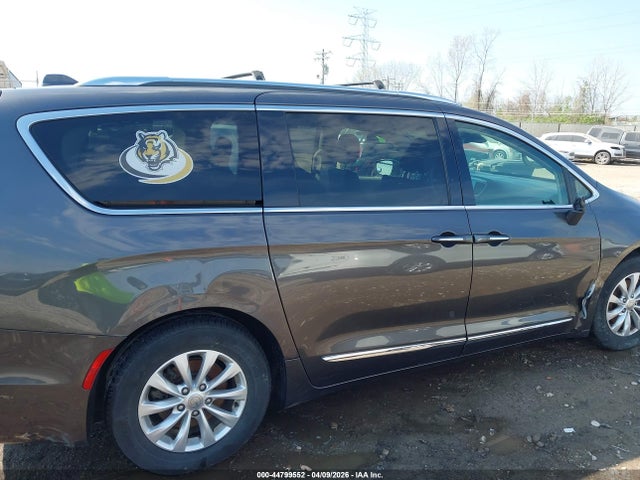 Продаж на аукціоні авто 2018 Chrysler Pacifica Touring L, vin: 2C4RC1BGXJR216864, номер лоту: 44799552