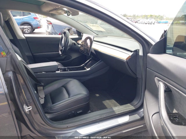 Продаж на аукціоні авто 2018 Tesla Model 3 Long Range/performance, vin: 5YJ3E1EB7JF083279, номер лоту: 44799632