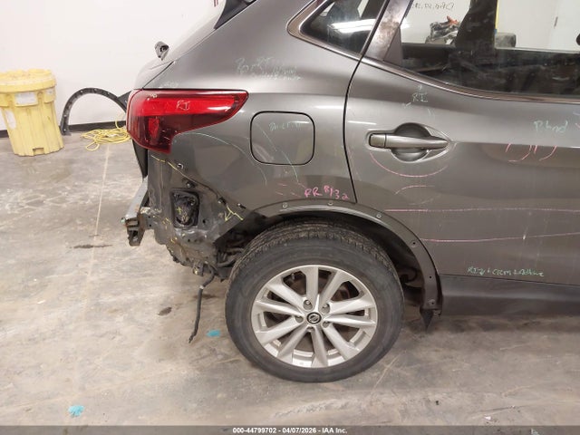 JN1BJ1CR5KW311898 Nissan Rogue Sport S