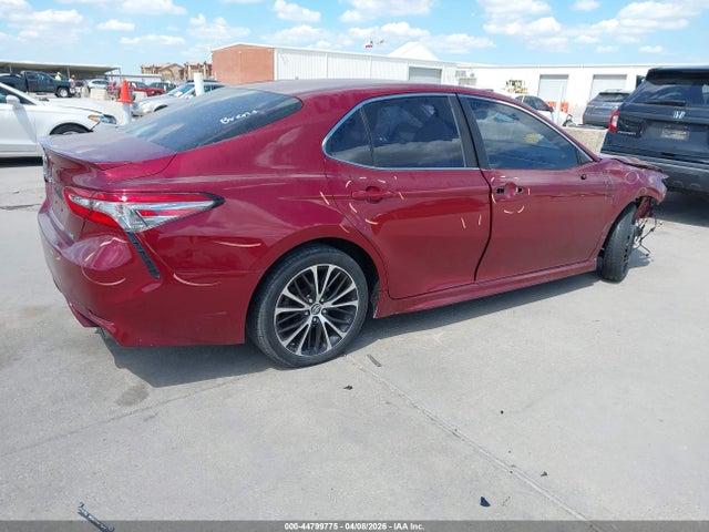 44799775 :رقم المزاد ، 4T1B11HK3JU571571 vin ، 2018 Toyota Camry Se مزاد بيع