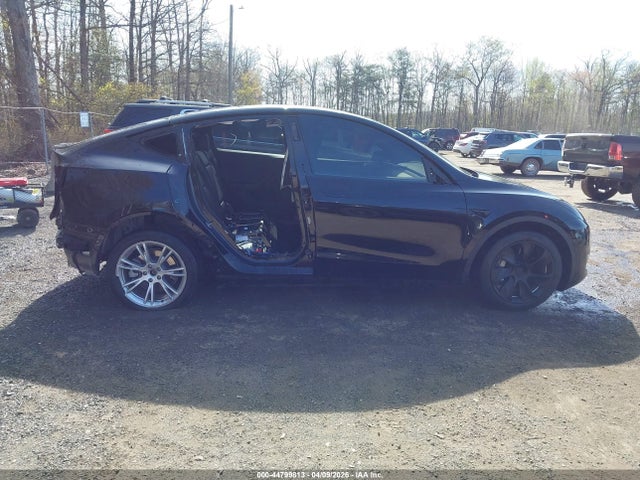 2024 Tesla Model Y Long Range Dual Motor All-wheel Drive მანქანა იყიდება აუქციონზე, vin: 7SAYGDEE0RA218884, აუქციონის ნომერი: 44799813