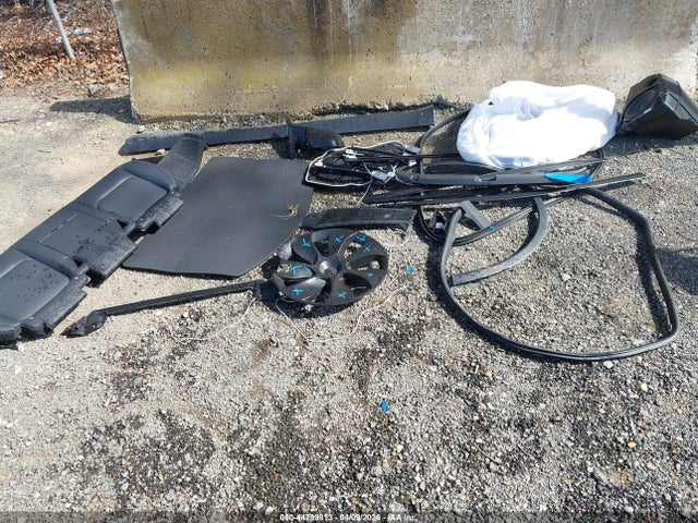 2024 Tesla Model Y Long Range Dual Motor All-wheel Drive მანქანა იყიდება აუქციონზე, vin: 7SAYGDEE0RA218884, აუქციონის ნომერი: 44799813