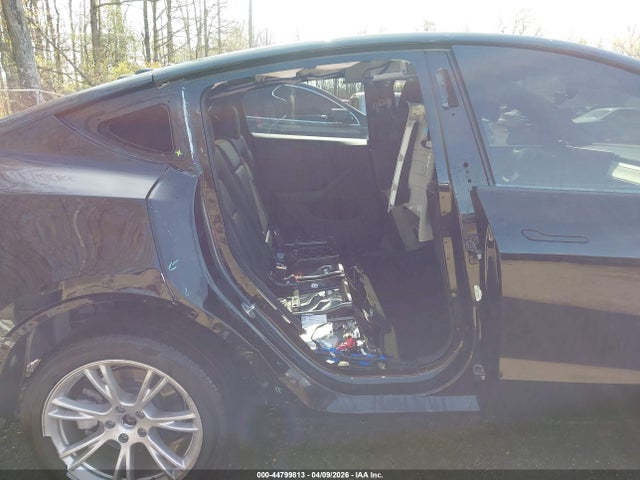 2024 Tesla Model Y Long Range Dual Motor All-wheel Drive მანქანა იყიდება აუქციონზე, vin: 7SAYGDEE0RA218884, აუქციონის ნომერი: 44799813