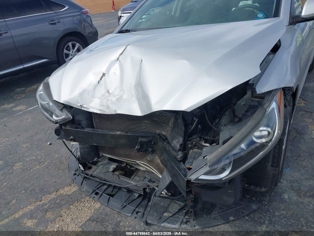2017 HYUNDAI ELANTRA KMHD74LF4HU111526 Photo 5