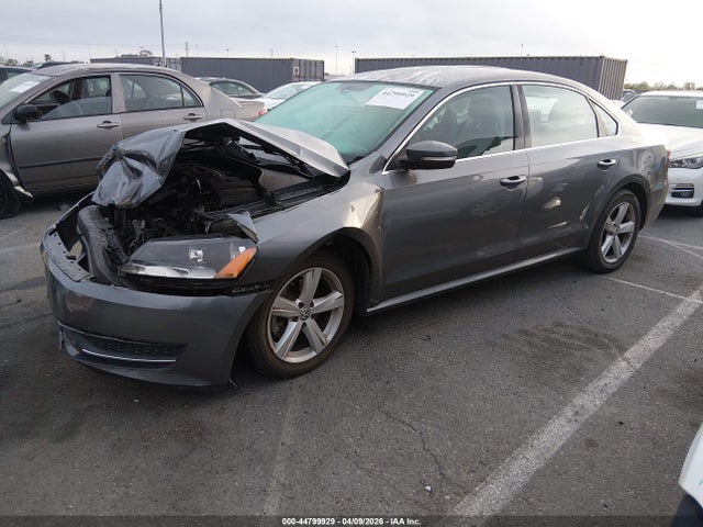 2015 Volkswagen Passat 1.8t Se მანქანა იყიდება აუქციონზე, vin: 1VWBT7A31FC024734, აუქციონის ნომერი: 44799929