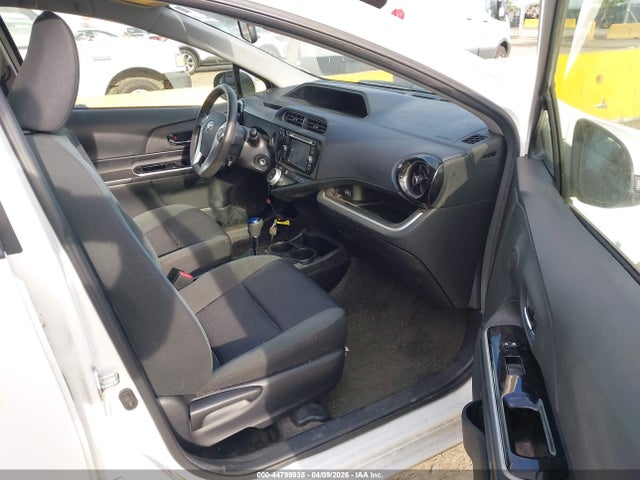 JTDKDTB36F1583649 Toyota Prius C Two
