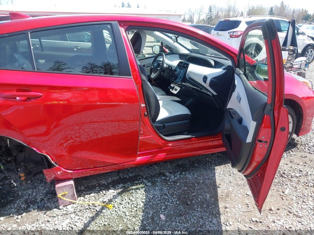 2016 Toyota Prius Three Touring მანქანა იყიდება აუქციონზე, vin: JTDKARFU4G3519467, აუქციონის ნომერი: 44800053
