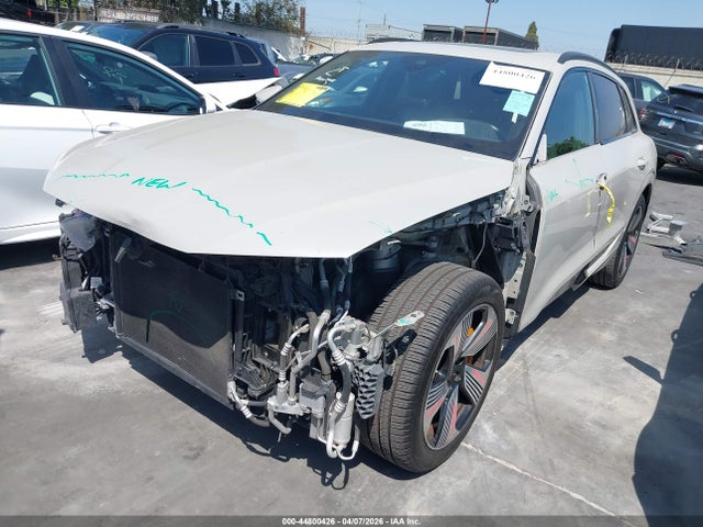 Продажа на аукционе авто 2022 Audi E-tron Premium Plus Quattro, vin: WA1LAAGE6NB011897, номер лота: 44800426
