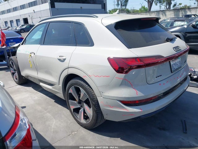 Продажа на аукционе авто 2022 Audi E-tron Premium Plus Quattro, vin: WA1LAAGE6NB011897, номер лота: 44800426