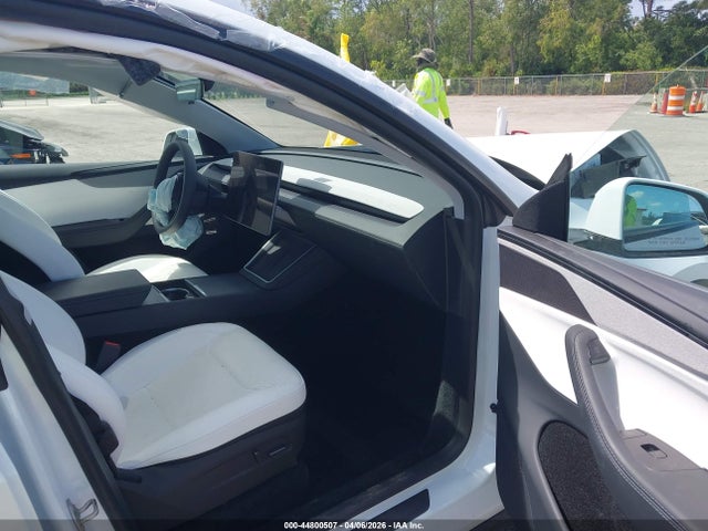 2026 Tesla Model Y Premium Rear-wheel Drive/standard Rear-wheel Drive მანქანა იყიდება აუქციონზე, vin: 7SAYGDED3TA455562, აუქციონის ნომერი: 44800507