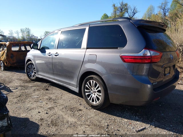 2018 TOYOTA SIENNA 5TDYZ3DC0JS912804 Photo 2