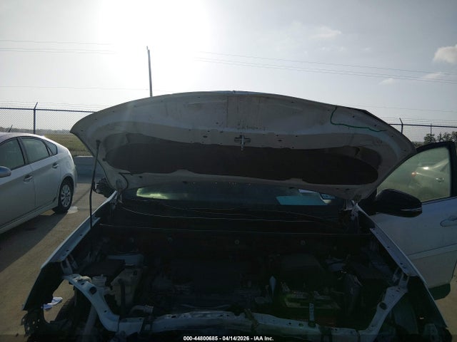 JTMNFREV9JJ157437 Toyota RAV4 SE