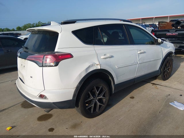JTMNFREV9JJ157437 Toyota RAV4 SE