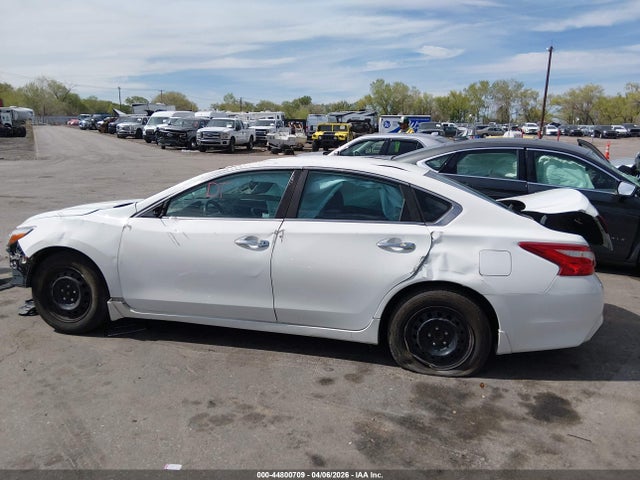 Продаж на аукціоні авто 2016 Nissan Altima 2.5 S, vin: 1N4AL3AP2GN381250, номер лоту: 44800709