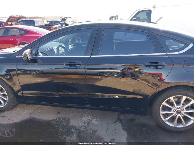 3FA6P0H7XHR399220 Ford FUSION SE