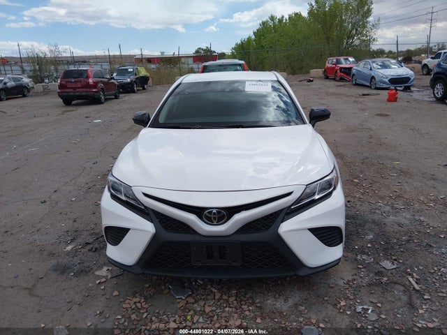 2020 Toyota Camry Se Nightshade Edition მანქანა იყიდება აუქციონზე, vin: 4T1G11AK6LU400591, აუქციონის ნომერი: 44801022