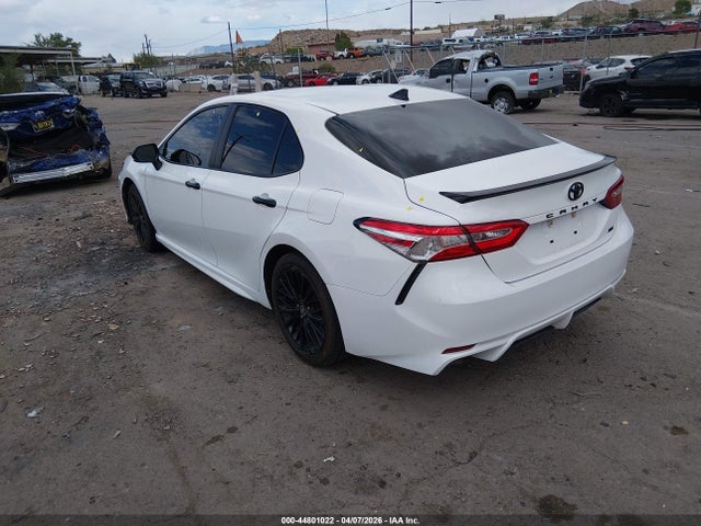 2020 Toyota Camry Se Nightshade Edition მანქანა იყიდება აუქციონზე, vin: 4T1G11AK6LU400591, აუქციონის ნომერი: 44801022