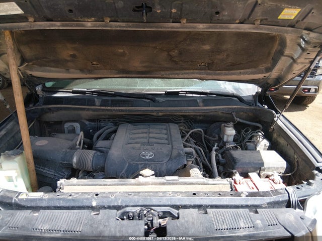 5TFDW5F11GX500215 Toyota Tundra Sr5 5.7l V8