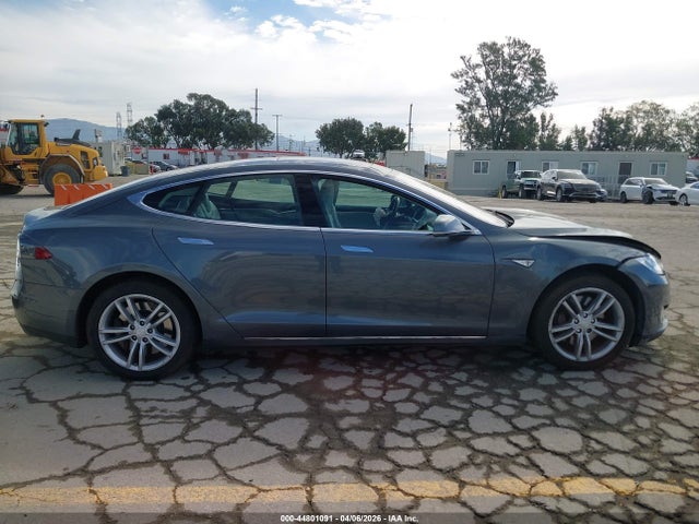 44801091 :رقم المزاد ، 5YJSA1CNXDFP27771 vin ، 2013 Tesla Model S مزاد بيع