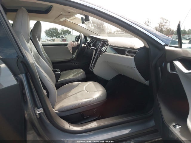 44801091 :رقم المزاد ، 5YJSA1CNXDFP27771 vin ، 2013 Tesla Model S مزاد بيع