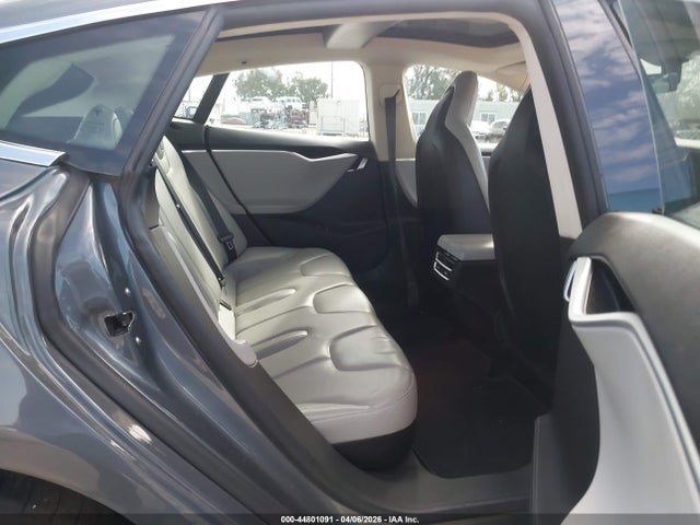 44801091 :رقم المزاد ، 5YJSA1CNXDFP27771 vin ، 2013 Tesla Model S مزاد بيع