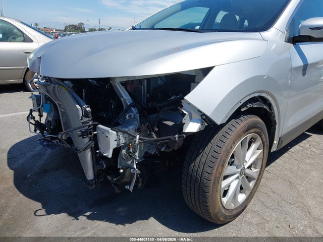 JN1BJ1CP0KW212498 Nissan Rogue Sport Sv