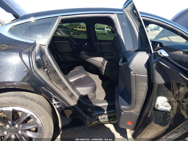 Продажа на аукционе авто 2018 Tesla Model S 100d/75d/p100d, vin: 5YJSA1E26JF273792, номер лота: 44801232