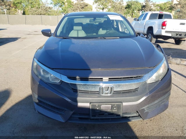 44801252 :رقم المزاد ، 2HGFC2F56HH568858 vin ، 2017 Honda Civic Lx مزاد بيع