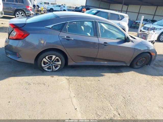 44801252 :رقم المزاد ، 2HGFC2F56HH568858 vin ، 2017 Honda Civic Lx مزاد بيع