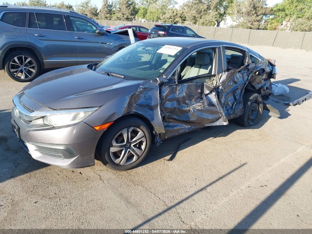 44801252 :رقم المزاد ، 2HGFC2F56HH568858 vin ، 2017 Honda Civic Lx مزاد بيع