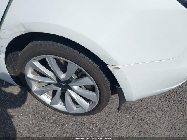 2020 Tesla Model 3 Standard Range Plus Rear-wheel Drive/standard Range Rear-wheel Drive მანქანა იყიდება აუქციონზე, vin: 5YJ3E1EA4LF614450, აუქციონის ნომერი: 44801257