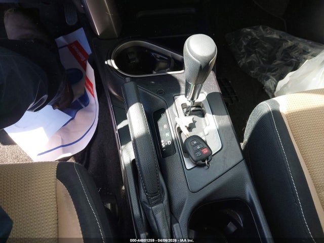 JTMWFREV2GJ066118 Toyota Rav4 Xle
