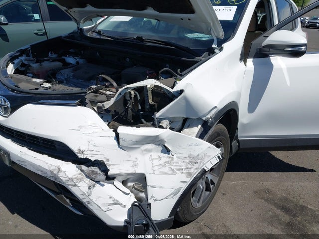JTMWFREV2GJ066118 Toyota Rav4 Xle