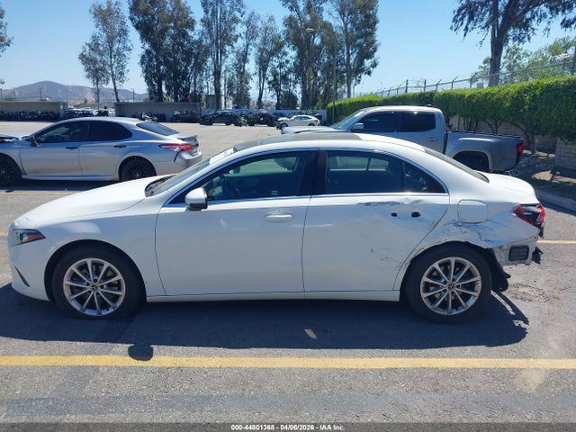 2019 Mercedes-benz A 220 მანქანა იყიდება აუქციონზე, vin: WDD3G4EB9KW025866, აუქციონის ნომერი: 44801368