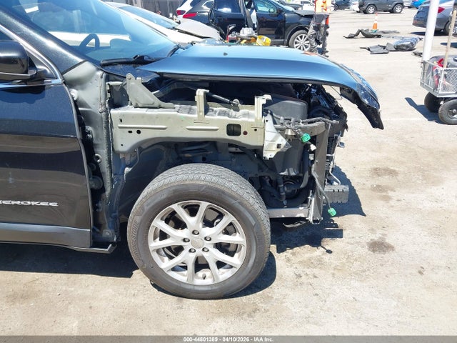 1C4PJLCS4GW208058 Jeep Cherokee Latitude