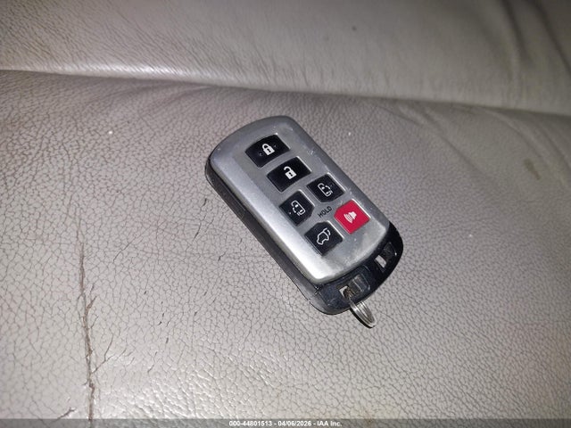 2011 TOYOTA SIENNA 5TDDK3DC0BS026244 Photo 10