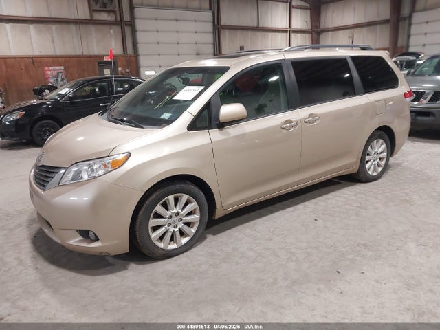 2011 TOYOTA SIENNA 5TDDK3DC0BS026244 Photo 1